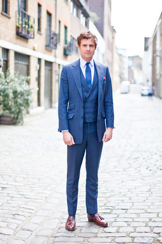 Какие лоферы носить с синим костюмом-тройкой