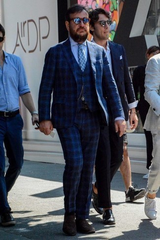 Какие лоферы носить с синим костюмом-тройкой