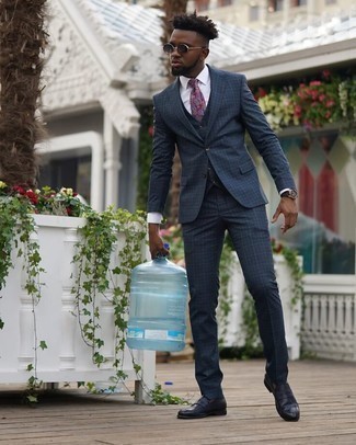 Какие лоферы носить с синим костюмом-тройкой