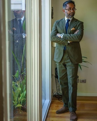 С чем носить синий галстук мужчине