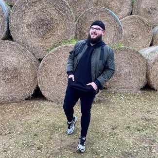 С чем носить синий спортивный костюм мужчине