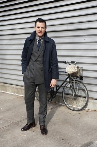 Какие пиджаки носить с синим плащом мужчине