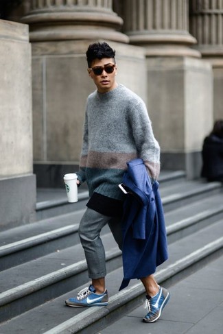 Какие брюки чинос носить с синим плащом