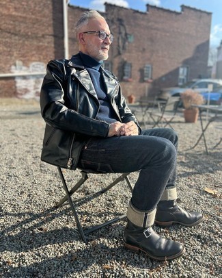 Какие косухи носить с синей водолазкой мужчине