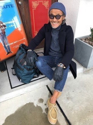 Как носить синюю водолазку с синими джинсами мужчине