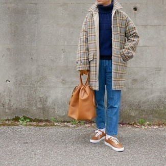 Как носить синюю водолазку с синими джинсами мужчине