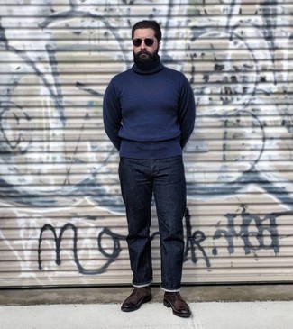 Как носить синюю водолазку с синими джинсами мужчине