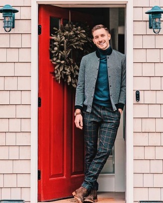 Какие бомберы носить с синей водолазкой мужчине