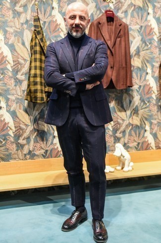 Какие броги носить с синей водолазкой