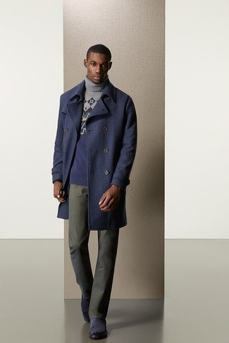 Какие брюки чинос носить с синей водолазкой