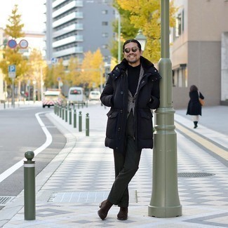 Как носить синюю водолазку с серым шерстяным пиджаком мужчине