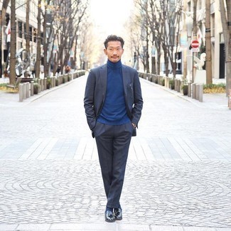 С чем носить синюю водолазку мужчине