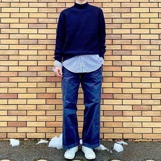 Какие низкие кеды носить с синей водолазкой мужчине