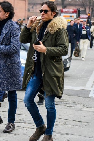 Как носить синюю водолазку с оливковой паркой мужчине