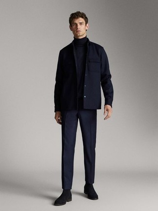 Какие куртки-рубашки носить с синей водолазкой мужчине