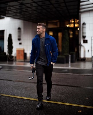 С чем носить синюю университетскую куртку мужчине