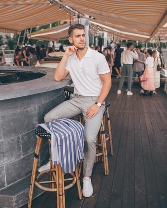 С чем носить синий пиджак в вертикальную полоску мужчине