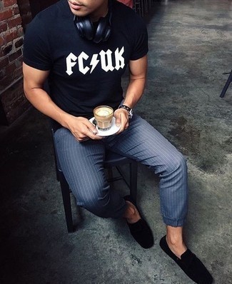 С чем носить синие брюки чинос в вертикальную полоску