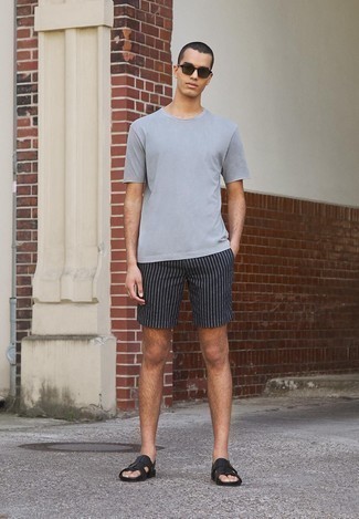 С чем носить синие шорты в вертикальную полоску мужчине