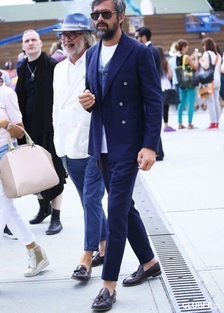 Как носить синий жилет с синим костюмом