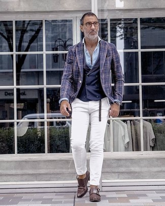 Как носить синий жилет с коричневыми кожаными монками