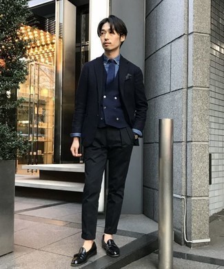 Какие брюки чинос носить с синим жилетом