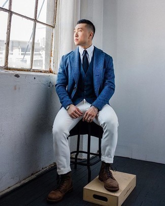 Какие брюки чинос носить с синим жилетом
