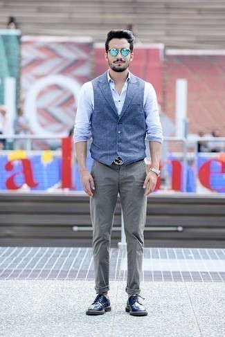 С чем носить синий жилет