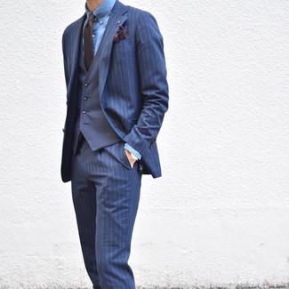 Как носить синий жилет с темно-синим костюмом