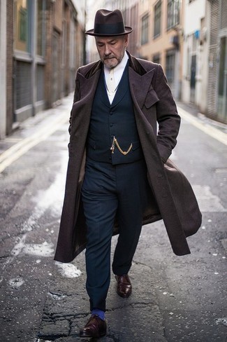 Какие длинные пальто носить с синим жилетом