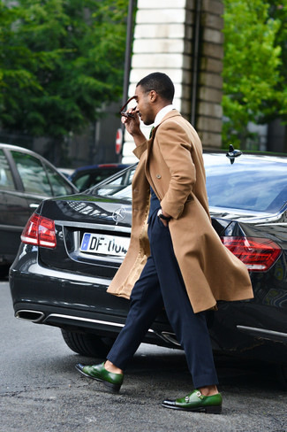 Какие длинные пальто носить с синим жилетом