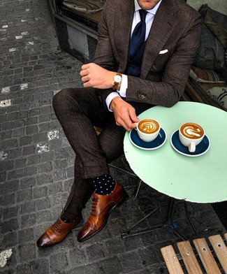 Какие костюмы носить с синим жилетом