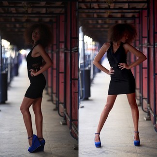 С чем носить синие туфли на танкетке