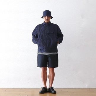 С чем носить синюю ветровку мужчине