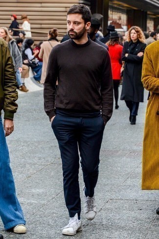 С чем носить синие шерстяные брюки чинос