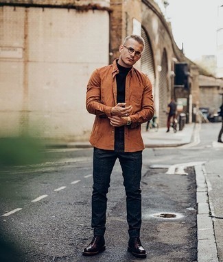 С чем носить синие шерстяные брюки чинос