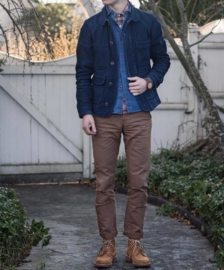 С чем носить синюю шерстяную куртку мужчине