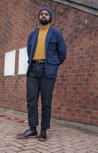 Как носить синюю шерстяную куртку-рубашку с черными брюками чинос