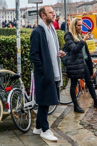 С чем носить синие шерстяные спортивные штаны мужчине