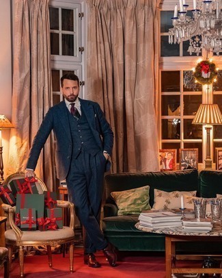 С чем носить синий шерстяной костюм-тройку