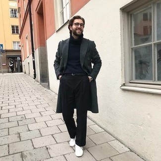 С чем носить синюю шерстяную водолазку мужчине