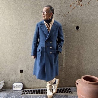 С чем носить синюю шерстяную водолазку мужчине