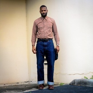 С чем носить синий кожаный плетеный ремень мужчине