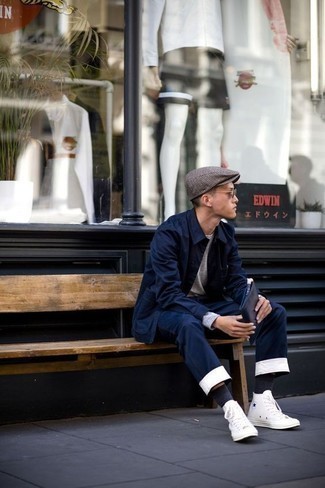 С чем носить синий мужской клатч мужчине