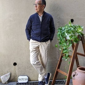 С чем носить синий свитер на молнии мужчине