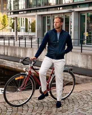 С чем носить синий свитер на молнии мужчине