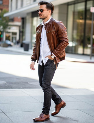 Как носить бомбер с повседневными ботинками мужчине