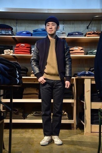 Как носить бомбер с свитером с круглым вырезом мужчине