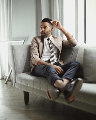 Как носить бомбер с классической рубашкой мужчине