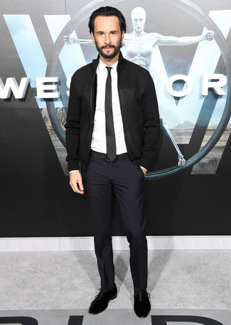 С чем носить бомбер мужчине в деловом стиле